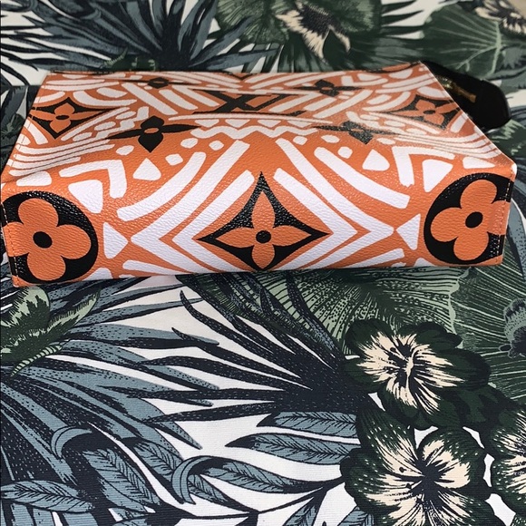 Louis Vuitton Crafty Toiletry 26 - Picture 12 of 16